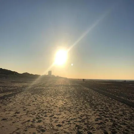 In Near The Beach, Cleaning Included 아파트